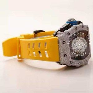 Reloj Deportivo Analógico de Cuarzo para Hombre, Cristal de Zafiro Amarillo, Caja Cuadrada de 28 mm, Correa de Moissanita Plateada, Cierre Oculto, Resistente al Agua - Product Image 6