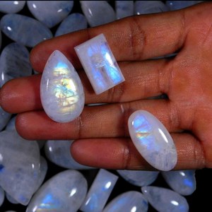 Piedra Lunar Arcoíris con Destello Azul Natural, Mayorista y Fabricante, en Cantidad a Granel (Kg/Kilogramo) para Proveedores y Fabricantes de Joyería - Product Image 2