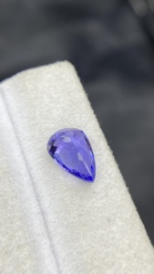 Tanzanite Naturelle Certifiée, Coupe Poire, Pierre Précieuse Non Montée, Couleur et Lueur Exceptionnelles, Zoisite Naturelle, 1,83 Carat, Propre à la Loupe - Product Image 6