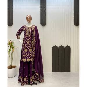 Ropa de Novia de Diseñador, Hermoso Conjunto de Top, Falda y Dupatta para Fiestas - Product Image 1