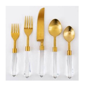 Juego de Cubiertos de Acero Inoxidable Tradicional de Alta Calidad en Oro y Blanco con Mango Elegante y Pulido Espejo para Uso en la Cocina del Hogar - Product Image 1