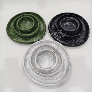 Plateau en résine artistique monochrome avec motifs fluides noir et blanc pour une salle à manger audacieuse et moderne et des intérieurs design - Product Image 6