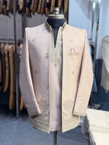 Sherwani pour homme avec broderie dorée pour mariage, tenue traditionnelle indienne et pakistanaise, coupe classique - Product Image 1