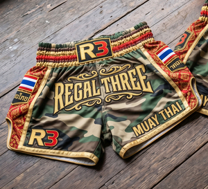 Pantalones Cortos de Muay Thai Regal Three, Camuflaje con Detalles Dorados, Impresión por Sublimación, 100% Poliéster, Ropa de Artes Marciales - Product Image 2