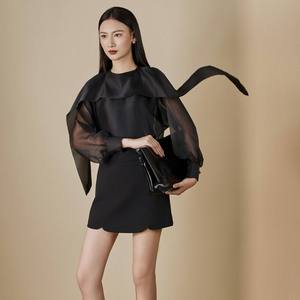 Blusa Elegante de Organza Suave para Mujer KA12 con Mangas Abullonadas Completas y Cuello Redondo, con Delicado Escote Inspirado en Enredaderas, Venta al por Mayor desde Vietnam - Product Image 1