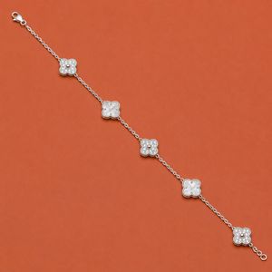 สร้อยข้อมือเงินประดับเพชรโมอิสซาไนต์ลายใบโคลเวอร์สี่แฉก - Product Image 1