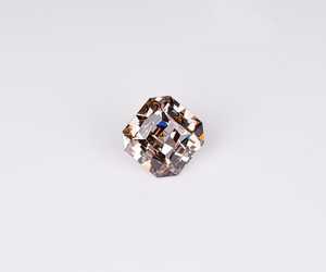 Bague de mariage en diamant de laboratoire cultivé, taille Asscher, couleur champagne fantaisie vive, pureté VVS2, 2,47 carats, 7,60 mm, certifiée IGI - Product Image 1