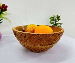 Bol en bois artisanal en bois naturel de six pouces, décoration rustique pour la cuisine, centre de table pour salade, fruits, dîner, maison - Product Image 1