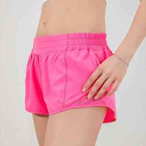 Shorts de course pour femmes, taille élastique de haute qualité, idéal pour le jogging, la course sur piste et les aventures de course à pied. - Product Image 5
