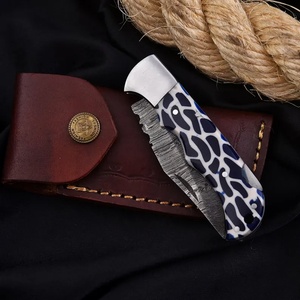 Cuchillo Plegable de Acero de Damasco Hecho a Mano con Mango de Resina, Cuchillo EDC para Caza y Camping al Aire Libre, Proveedor Mayorista de Alta Calidad - Product Image 4