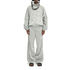 Pantalon large ample OEM personnalisé de haute qualité, veste légère à capuche unie grande taille à manches bouffantes en nylon coupe-vent pour homme - Product Image 5