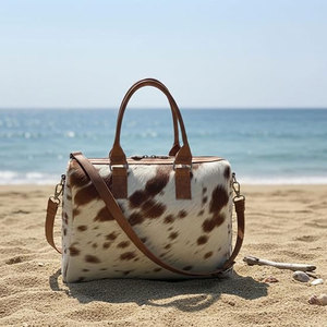 Sac fourre-tout décontracté en cuir pour femme avec fermeture éclair, finition en fourrure, bandoulière réglable, design pliable - Sac de voyage spacieux - Product Image 2
