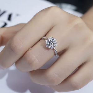 Anillo de compromiso de diamante de laboratorio de 4 quilates con corte brillante redondo estilo mina antigua, halo oculto, solitario, certificado IGI para mujer - Product Image 3
