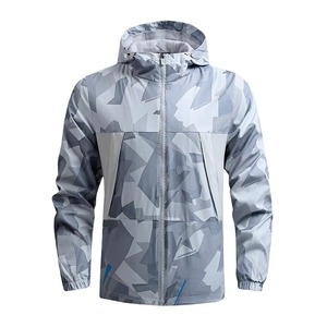 Chaqueta Táctica Impermeable y Cortavientos para Hombre, con Capucha, Transpirable, con Cierre y Estampado, para Caza, Pesca y Montañismo - Product Image 1