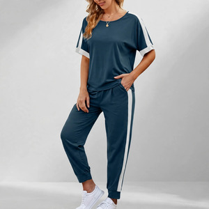 Ensemble de survêtement pour femme bleu marine à manches courtes, col rond, couleur unie, léger, respirant, décontracté, avec poches latérales - Product Image 1