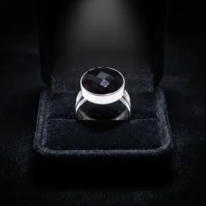 Bague unisexe en argent sterling fait main avec onyx noir, style vintage, sertie clos, bijou pour mariages, fêtes et mode tendance - Product Image 3