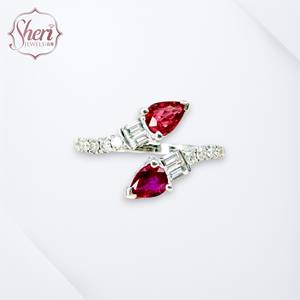 แหวนงูเพชรทรงลูกแพร์ประดับทับทิมธรรมชาติ ตัวเรือนทองคำขาว 18K สำหรับผู้หญิง จากเชอรี่ จิวเวลส์ เหมาะสำหรับงานปาร์ตี้ - Product Image 1