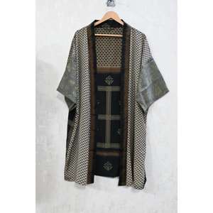 Kimono Largo Vintage de Seda con Parches, Estilo Boho, Hecho a Mano, Estampado - Product Image 1