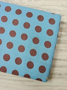 Tissu en coton 100 % bleu clair avec motif crabe marron foncé, absorbant l'humidité, écologique et léger pour vêtements – Vente en gros - Product Image 1