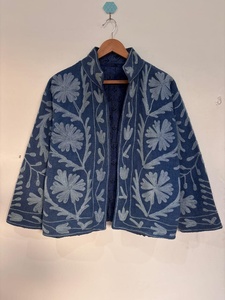 Veste courte en coton et laine brodée à la main, style Suzani, pour femme, coupe-vent, écologique, chaude pour l'hiver, idéale pour les fêtes sur la plage - Product Image 4