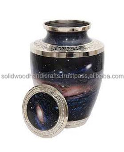 Nouveau design en laiton doré décoratif humain adulte urne de crémation en frêne design personnalisé et taille urne en laiton dernier fabricant urne - Product Image 5