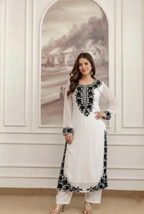 Ensemble indien pakistanais brodé blanc pour femmes, Kurti Sharara avec Dupatta, décontracté, matériaux recyclés, traditionnel, toutes saisons, coupe ajustée - Product Image 3