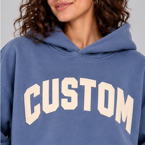 Sudadera con Capucha de Alta Calidad, Personalizada con Logotipo OEM, 100% Algodón Grueso, Estilo Urbano Oversize para Mujer, con Letras Varsity y Hombros Caídos - Product Image 4