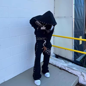 Ensemble de survêtement streetwear personnalisé 400 GSM avec strass, sweat à capuche zippé et pantalon évasé à double taille - Product Image 2