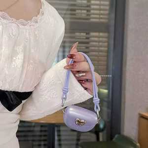 หูฟังไร้สายแบบหนีบหู ดีไซน์เก๋ พร้อมเคสชาร์จรูปหัวใจ หูฟัง OWS แบบเปิดหู น่ารักเหมือนเครื่องประดับ หูฟังบลูทูธ เหมาะสำหรับเป็นของขวัญ - Product Image 2