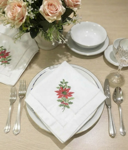 Serviettes de table en coton brodées personnalisées avec motif Poinsettia, ourlet festonné, durables, lavables en machine, pour événements domestiques et Noël, vente en gros - Product Image 6