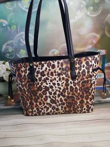 Sac fourre-tout vintage en cuir véritable à imprimé léopard pour femme, sac à bandoulière tendance, ouverture supérieure, deux poignées, fermeture éclair, toutes saisons - Product Image 1