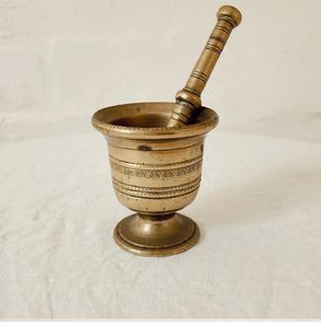 Set of floral carved shiny brass mortar pestle sets in varied sizes for spices, available at wholesale prices. - Product Image 6