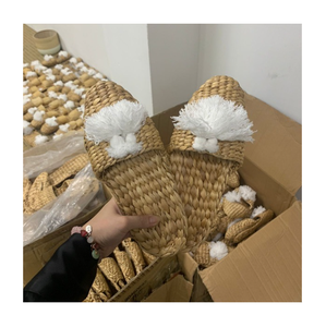 Sandales en jacinthe d'eau naturelle, pantoufles tissées écologiques pour un confort intérieur et extérieur, chaussures artisanales en herbe, vente en gros - Product Image 1