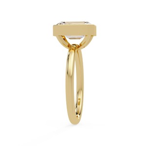 Anillo Solitario con Diamante Cultivado en Laboratorio de Corte Esmeralda de 2.00 CT en Oro Amarillo de 14K - Product Image 3