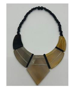 Collar de Cuerno Natural Elaborado por Artesanos Expertos, Ideal para Joyería Artesanal Premium y Mercados de Accesorios de Moda - Product Image 2