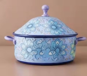 Casserole arabe en émail vert émeraude, motif floral vintage, pour garder les aliments au chaud, idéale pour la cuisine et la salle à manger. - Product Image 3