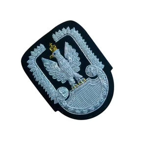 Broche magnétique artisanale en fil de métal, badge décoratif brodé, patch en tissu de luxe, accessoire de mode personnalisé pour veste femme - Product Image 3