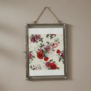 Cadre d'affichage mural vertical en métal de conception artisanale, rectangulaire, pour photos, avec bordure perlée, en acier et verre, modèle Pf1164 - Product Image 1