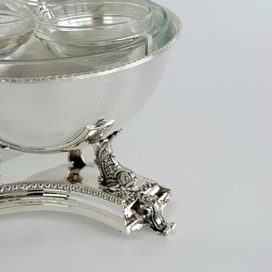 Elegante tazón de metal con acabado plateado para chocolate, con tapa, perfecto para la mesa del comedor familiar, para exhibir dulces, frutos secos y para regalar. - Product Image 2