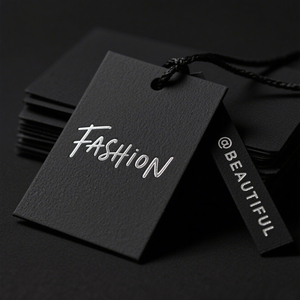 Étiquettes de vêtements personnalisées de luxe OEM 2026 avec logo, étiquettes spéciales en papier pour T-shirts, vestes, sacs recyclables pour entreprises - Product Image 1