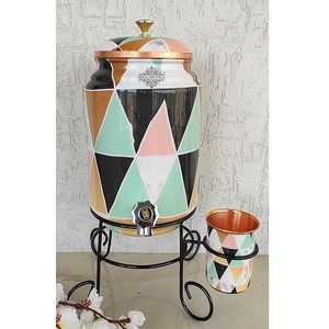 Distributeur d'eau en cuivre à motifs géométriques colorés avec couvercle et ensemble de tasses assorties - Product Image 4