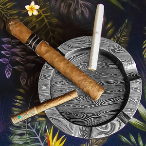 Cendrier en acier Damas fait main sur mesure, motif traditionnel, élégant plateau à cendres en métal pour la décoration du salon, du bureau ou de la table. - Product Image 6