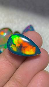 Opale naturelle en vrac, cabochon opale de feu taillée en goutte d'eau, bijou coloré et lumineux pour bague, pendentif et bijoux - Product Image 1