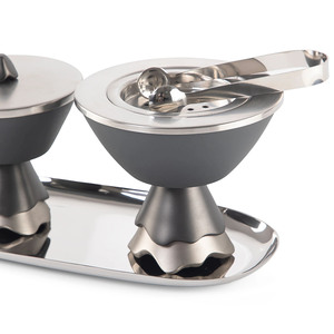 Ensemble de brûleurs d'encens gris mat moderne sur un plateau argenté poli, avec des bases en forme de pilier cannelé et des pinces métalliques élégantes assorties - Product Image 3