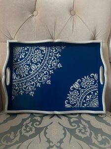 Plateau de service rectangulaire artisanal en os incrusté de nacre, design unique, fait main, avec poignées, fabrication indienne. - Product Image 3