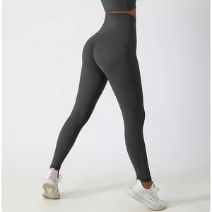 Conjuntos Deportivos de Yoga para Mujer con Logotipo Personalizado de Fábrica, Top Corto y Leggings con Efecto Push-Up para Pilates y Fitness - Product Image 5