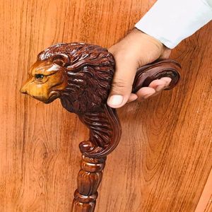 Canne de marche de luxe artisanale en bois poli avec tête de lion, solutions d'emballage créatives, canne décorative pour homme avec tête d'animal - Product Image 1