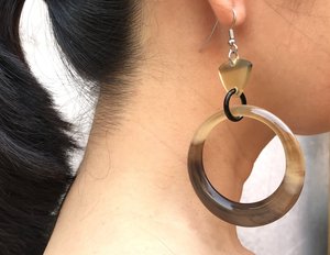 Aretes Circulares de Cuerno de Búfalo TIMELESS CRAFT, Pulidos, Duraderos, Artesanía Natural, Diseño Moderno, Tacto Real, Hechos a Mano, Joyería para Mujer - Product Image 2