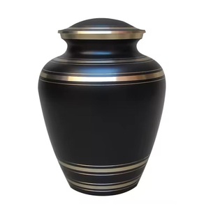 Urne funéraire artisanale en laiton pour cendres, design traditionnel avec bande sculptée, pour cendres humaines adultes - Product Image 3