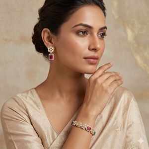 สร้อยข้อมือและต่างหูเพชร CVD ผลิตในห้องปฏิบัติการ ทรง Polki Navratna ประดับทองคำ 14K สีเหลือง พร้อมใบรับรอง ของขวัญสุดหรูสำหรับการหมั้น - Product Image 1